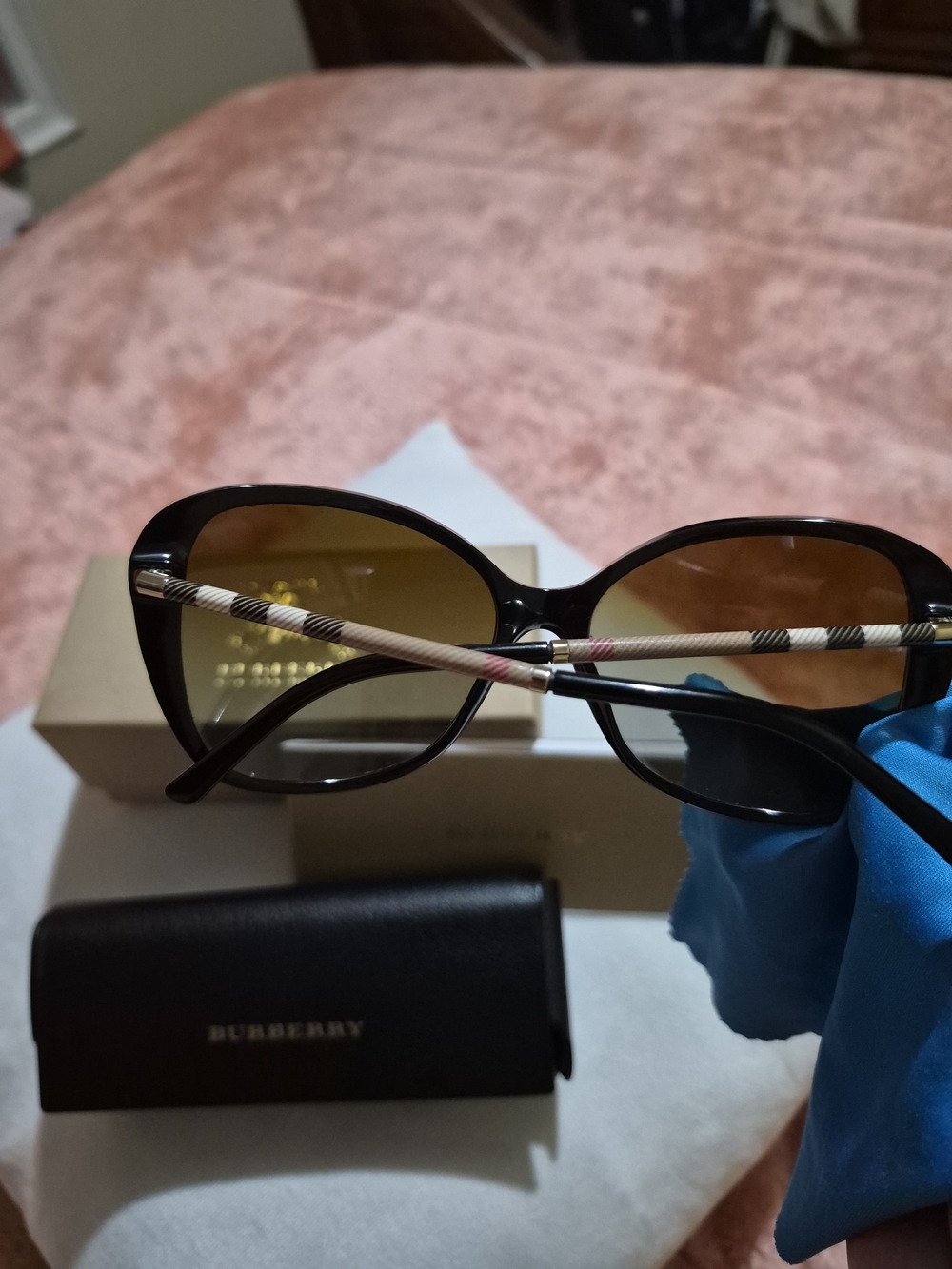Burberry Women's Black Cat-Eye Sunglasses with Brown Gradient Lenses - Picture 3 of 8